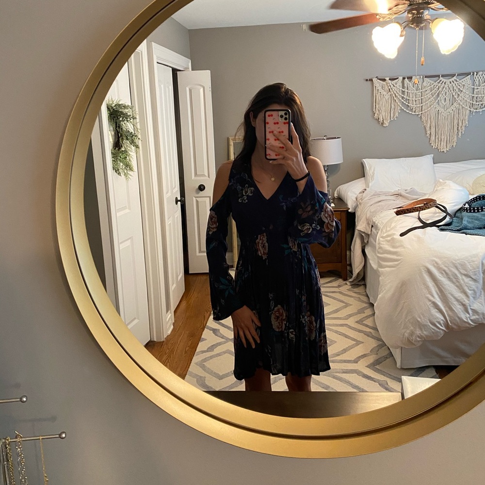 Mini dress with cut out shoulder long sleeves